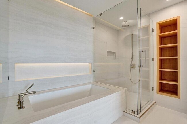 Building Photo - 900 N Ocean Blvd