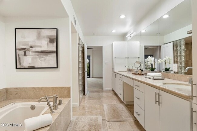 Building Photo - 7613 E Vía Del Reposo