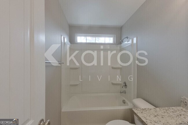 Building Photo - 300 Hemlock Ct