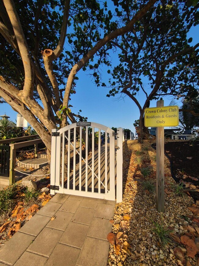 Building Photo - 5530 N Ocean Blvd