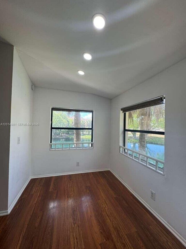 Building Photo - 9999 Summerbreeze Dr