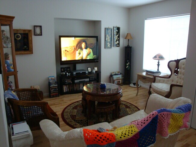living room - 2514 85th Dr NE