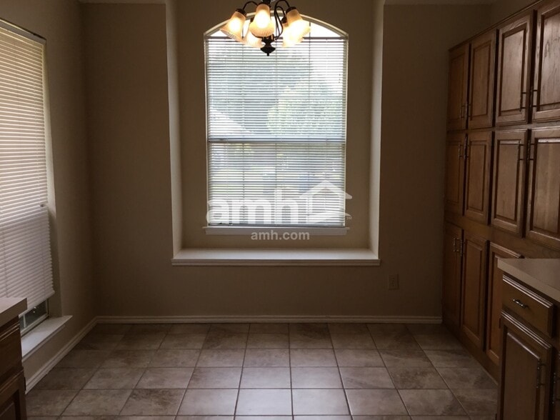 Building Photo - 923 Plantation Dr