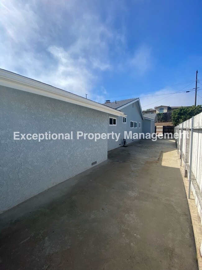 Building Photo - Great 4 bedroom 2 bath single story home