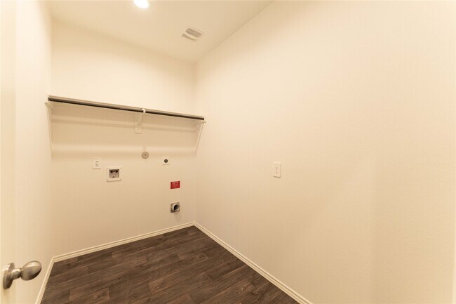 Building Photo - 20241 Portbec Dr