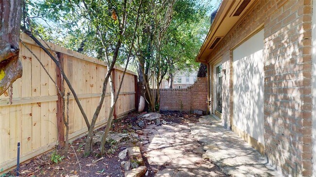 Building Photo - 12618 Misty Valley Dr
