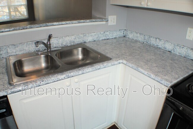 Building Photo - 6522 Crab Apple Dr
