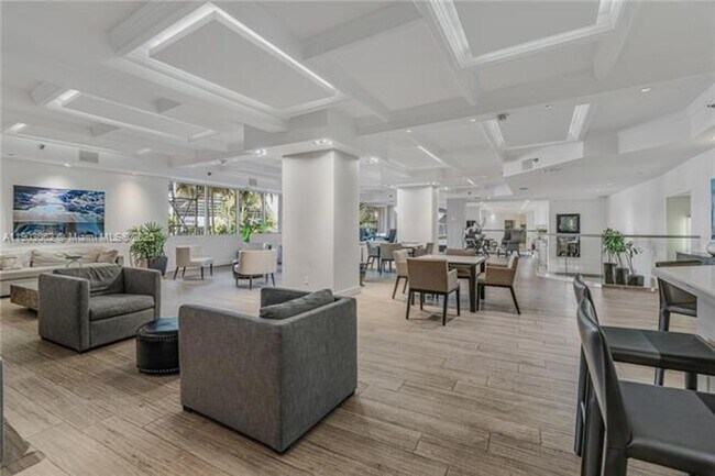 Building Photo - 100 Lincoln Rd