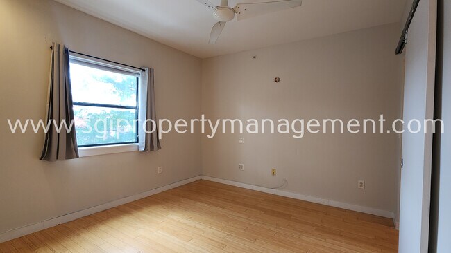 Building Photo - 1111 S Akard St