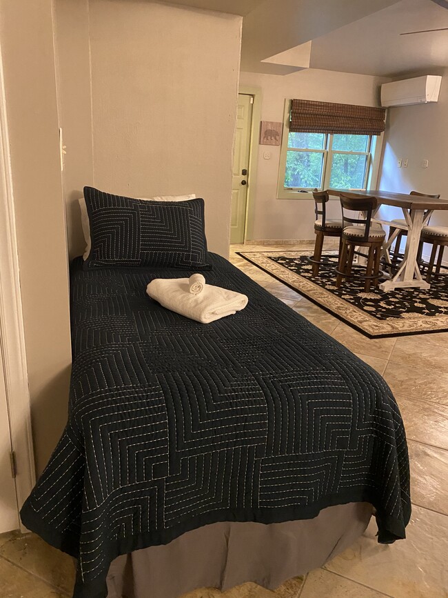 Building Photo - 512 Riverwalk Rdg Rd