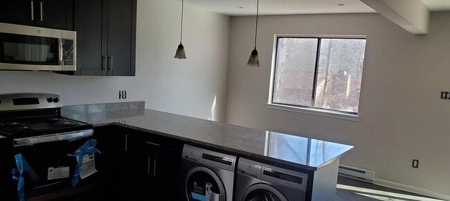 Building Photo - 350 Crewe Ct
