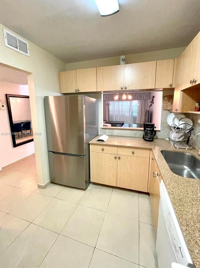 Building Photo - 981 Hillcrest Ct