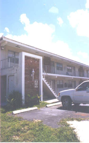 Primary Photo - Palm Breeze Luxury Suites