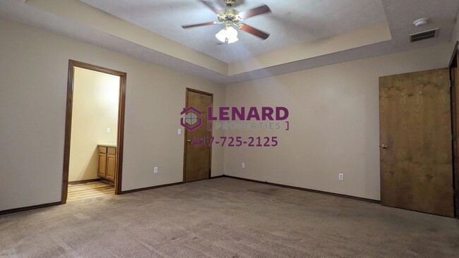 Building Photo - Spacious 3 Bedroom Home!