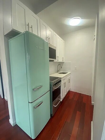 Building Photo - 350 Greene Ave