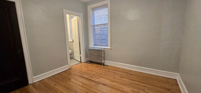 Building Photo - 4604 N Spaulding Ave