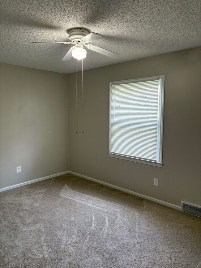 Building Photo - 311 Hawthorne Ct