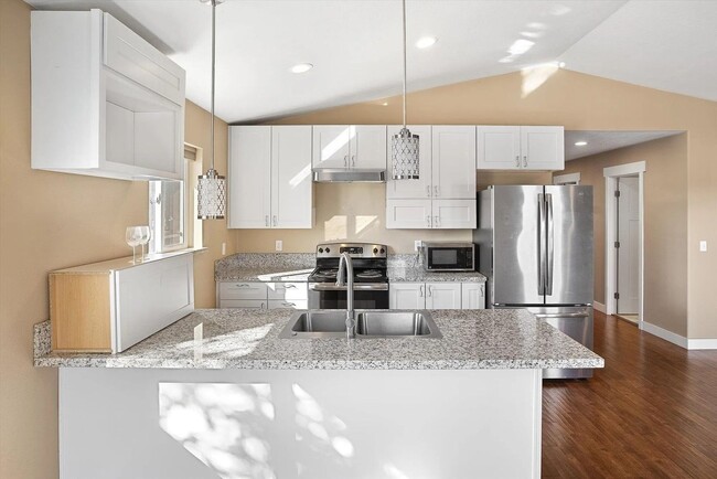 Building Photo - Now Available for Rent – Beautifully Upgra...