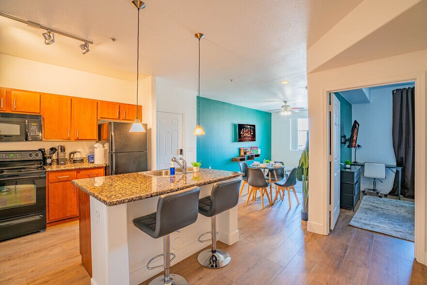 Building Photo - 6610 N 93rd Ave