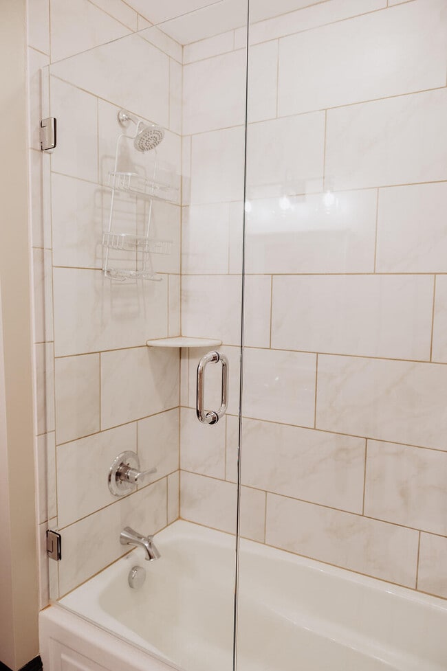 Building Photo - 275 S Limestone