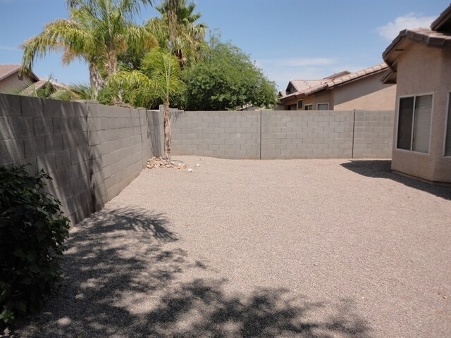 Building Photo - 14216 W Columbus Ave