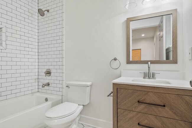 Building Photo - Newly renovated 2BD/2.5BA with off street parking and private yard.