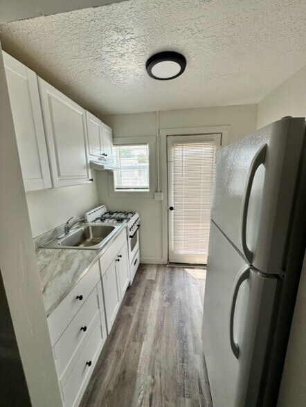 Building Photo - 500 S Main St