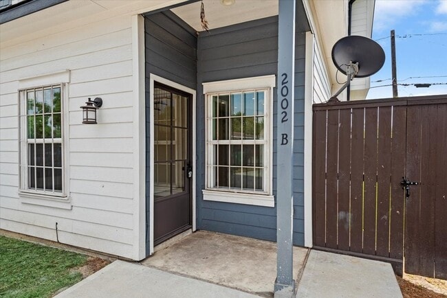 Building Photo - 2002 Lynnfield St