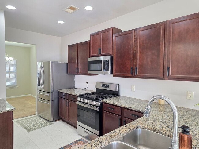 Building Photo - Beautiful 4 bed 2.5 bath home located in Cartersville