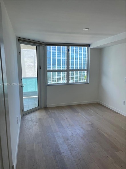 Building Photo - 5025 Collins Ave