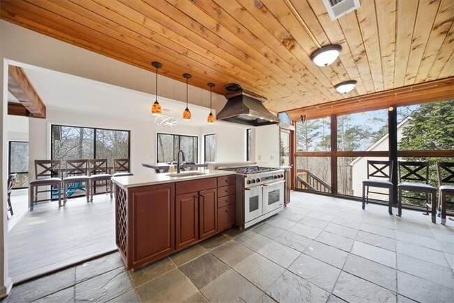 Building Photo - 530 Matterhorn Way