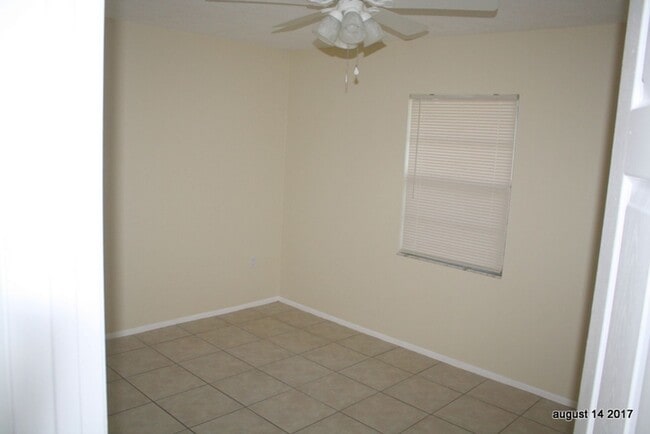 Building Photo - Updated 3 bed 2 bath Close to downtown