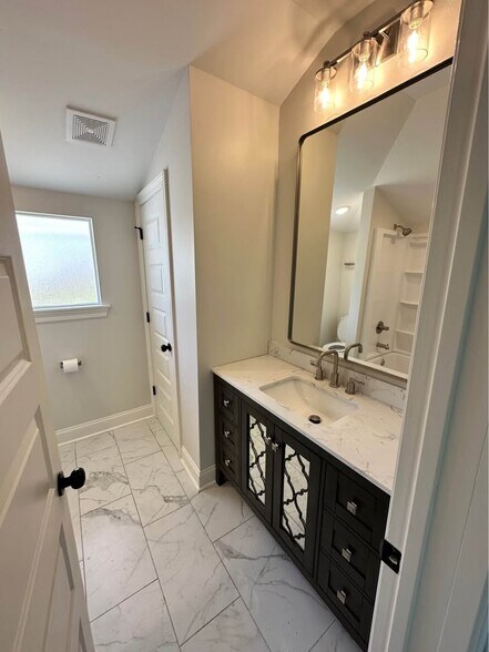 Building Photo - 530 S 4th St