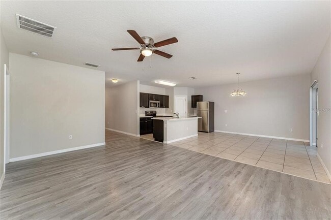 Building Photo - 128 Tanager St