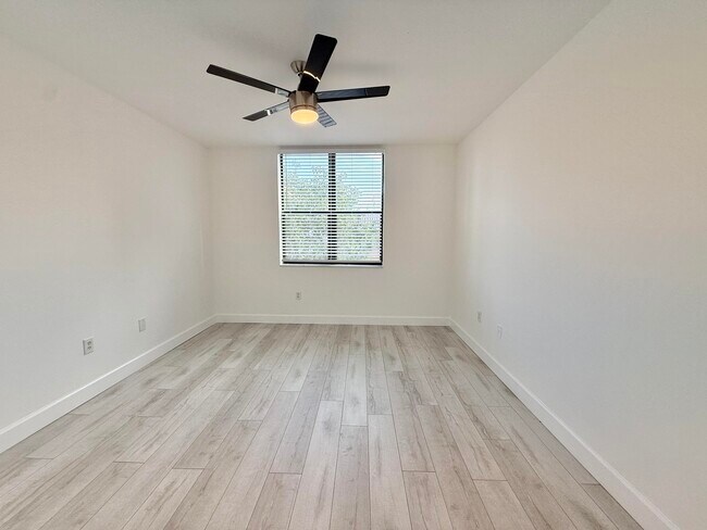 Building Photo - 630 S Sapodilla Ave