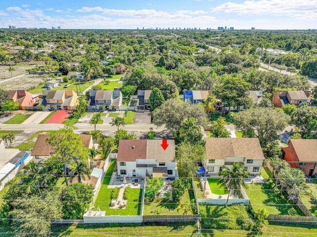 Building Photo - 9056 Green Meadows Way