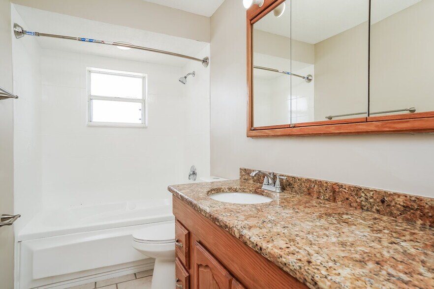 Building Photo - 749 SW 5th Terrace