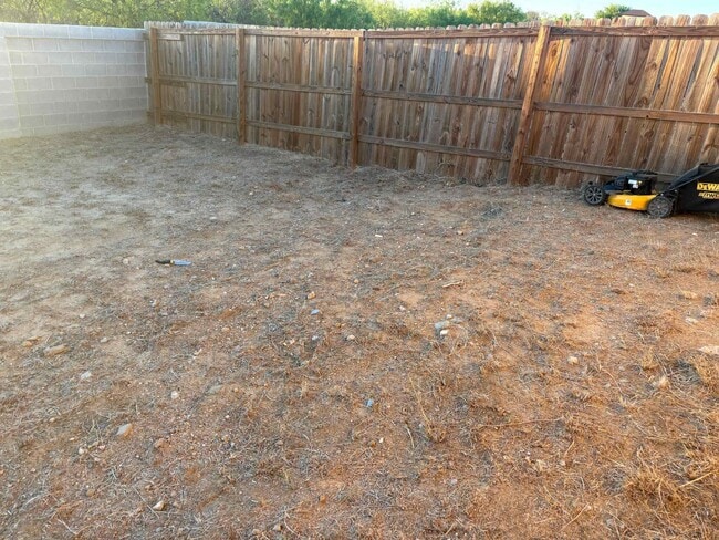 Building Photo - 5202 Anacahuita Dr
