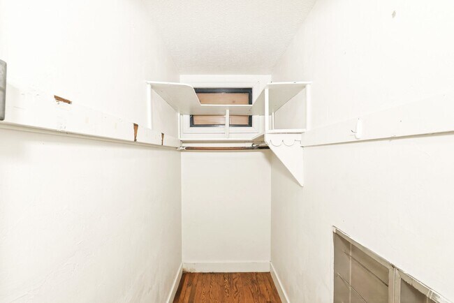 Building Photo - 420 Carrillo St