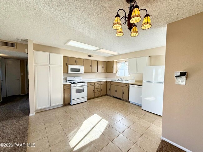 Building Photo - 8411 E Sommer Dr