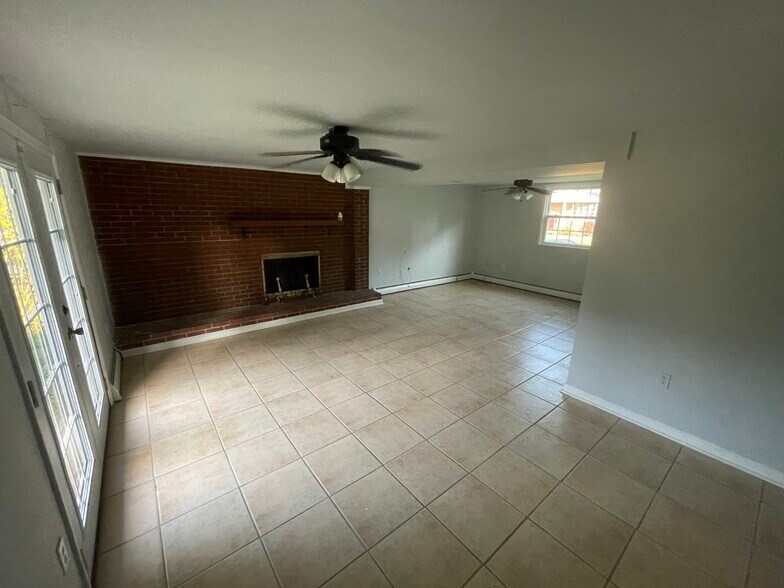 Building Photo - 4724 Koester Dr