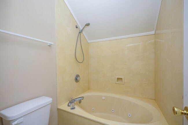 Building Photo - 4863 Kensington Ln