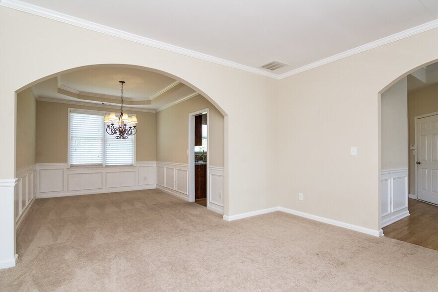 Building Photo - 2400 Chandler Grove Dr