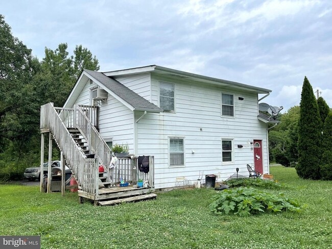 Building Photo - 490 Coster Rd