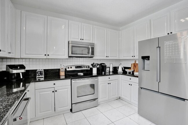 Building Photo - 16405 Diamond Head Dr