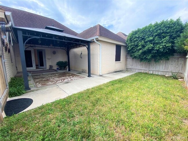 Building Photo - 703 Delta Dr