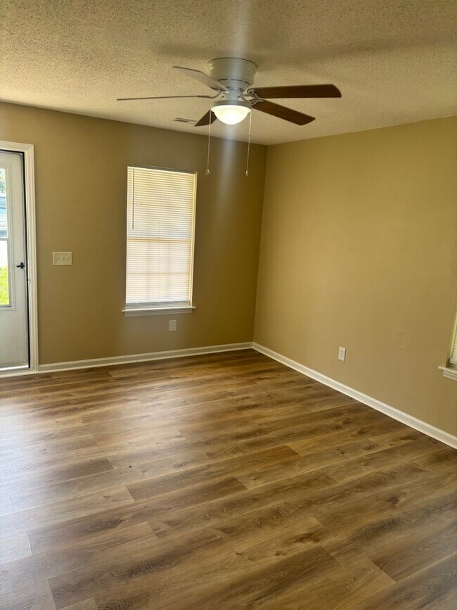 Building Photo - 2324 Pine Knoll Terrace