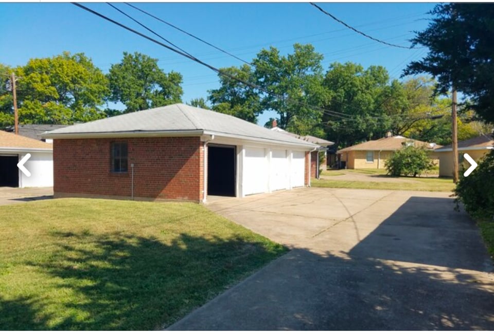 Building Photo - 5825 Sunshine Dr