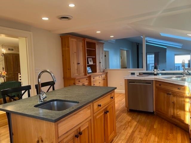 Building Photo - 520 Washington Rd