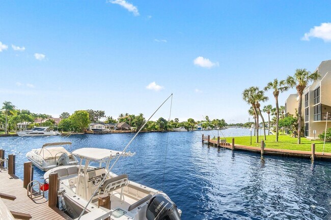 Building Photo - 15 Royal Palm Way